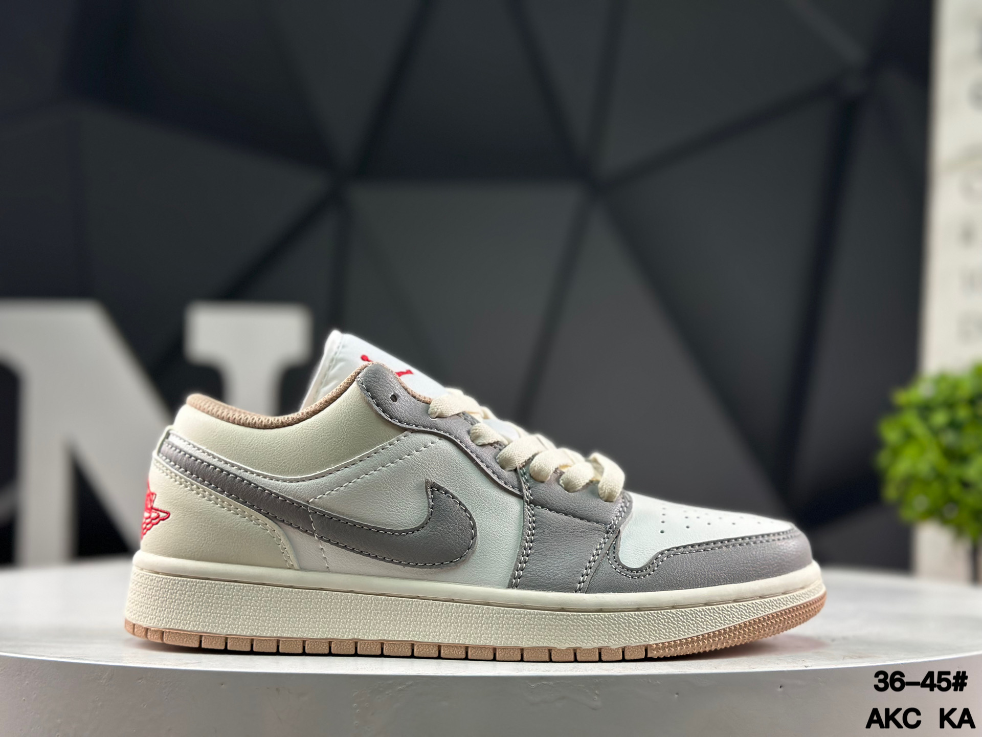 Nike Air Jordan 1 Low 553558-169 Sneakers