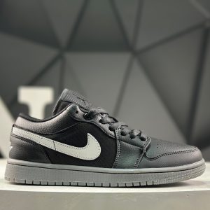 Nike Air Jordan 1 Low HV5968-001 Sneakers