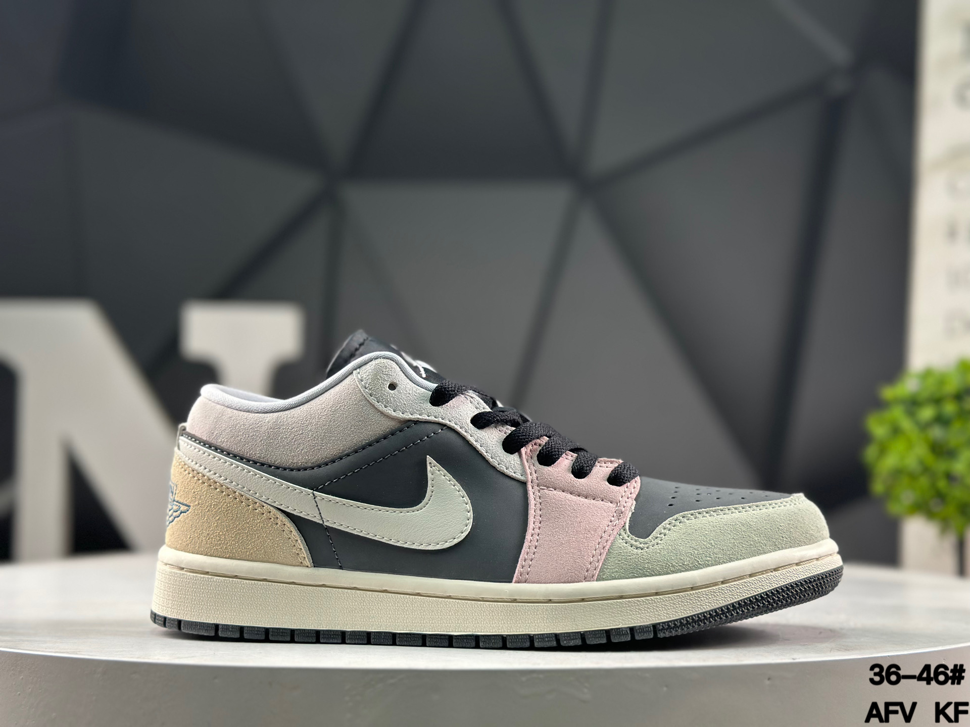 Nike Air Jordan 1 Low IB7109-004 Sneakers