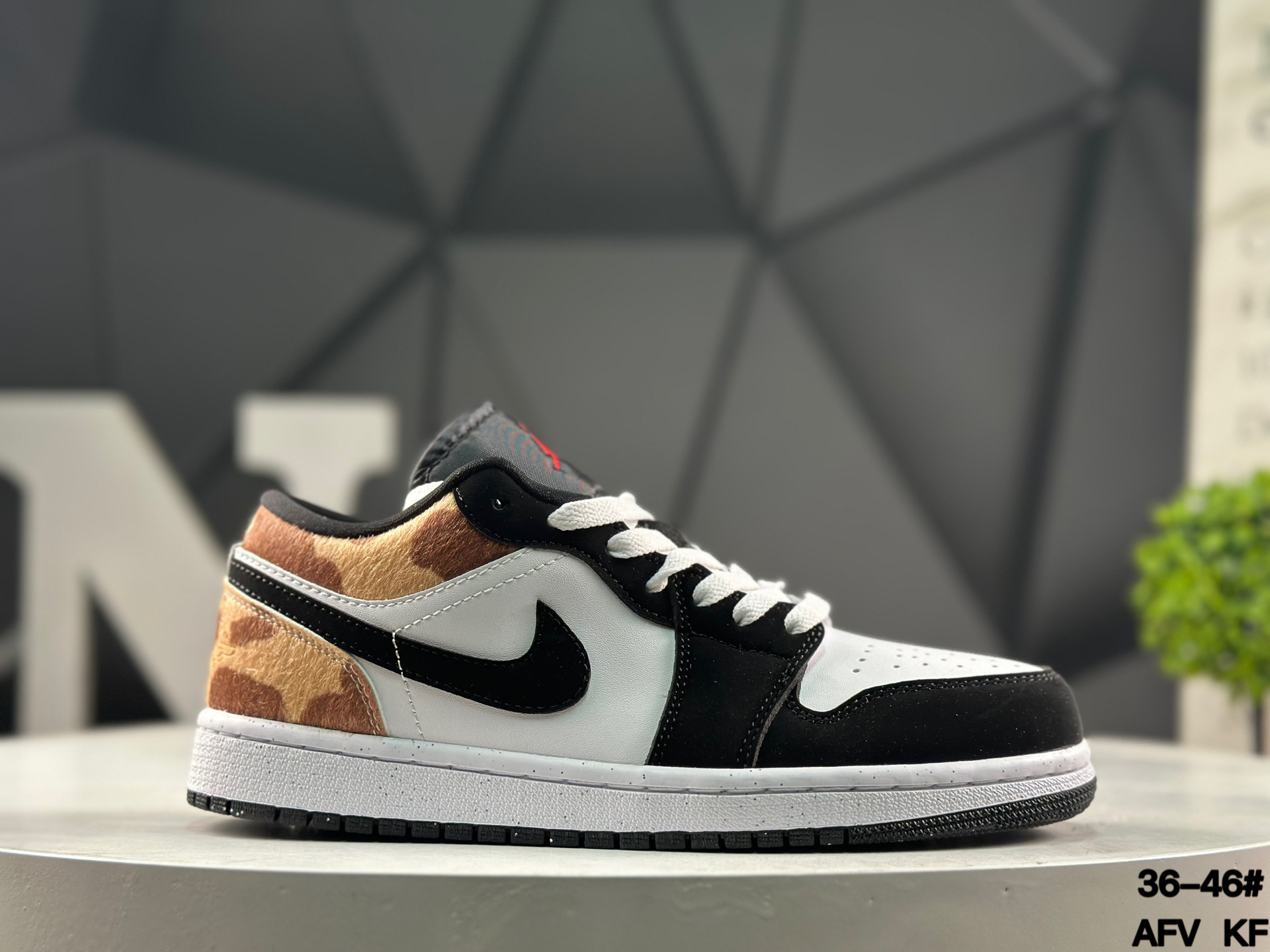 Nike Air Jordan 1 Low IX8740-101 Sneakers