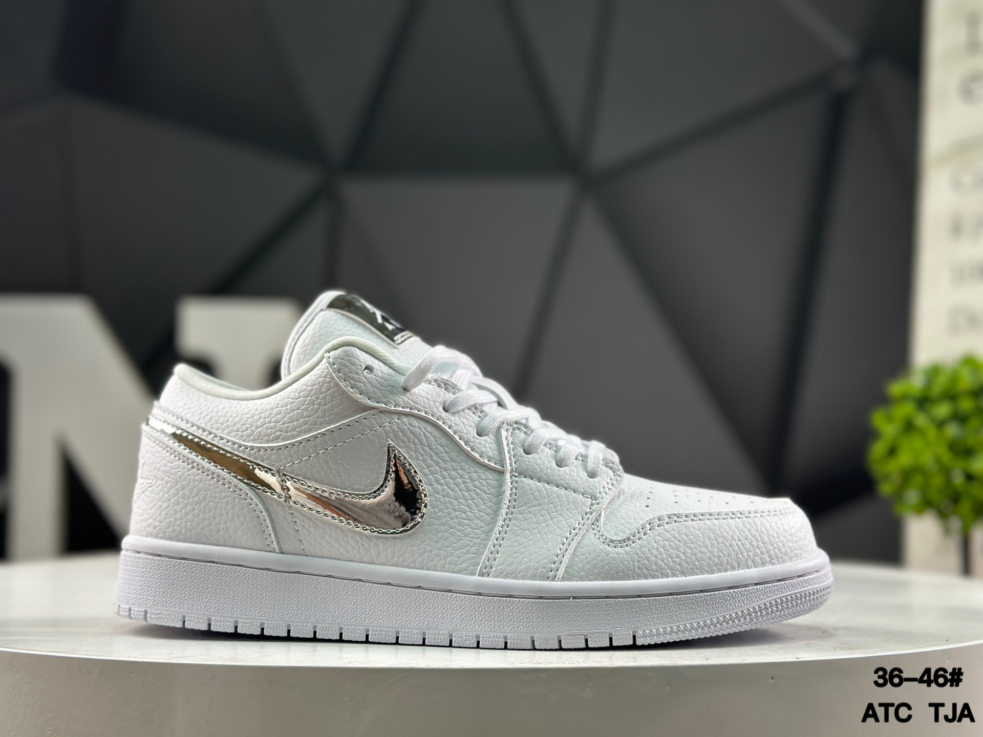 Nike Air Jordan 1 Low IQ9381-100 Sneakers