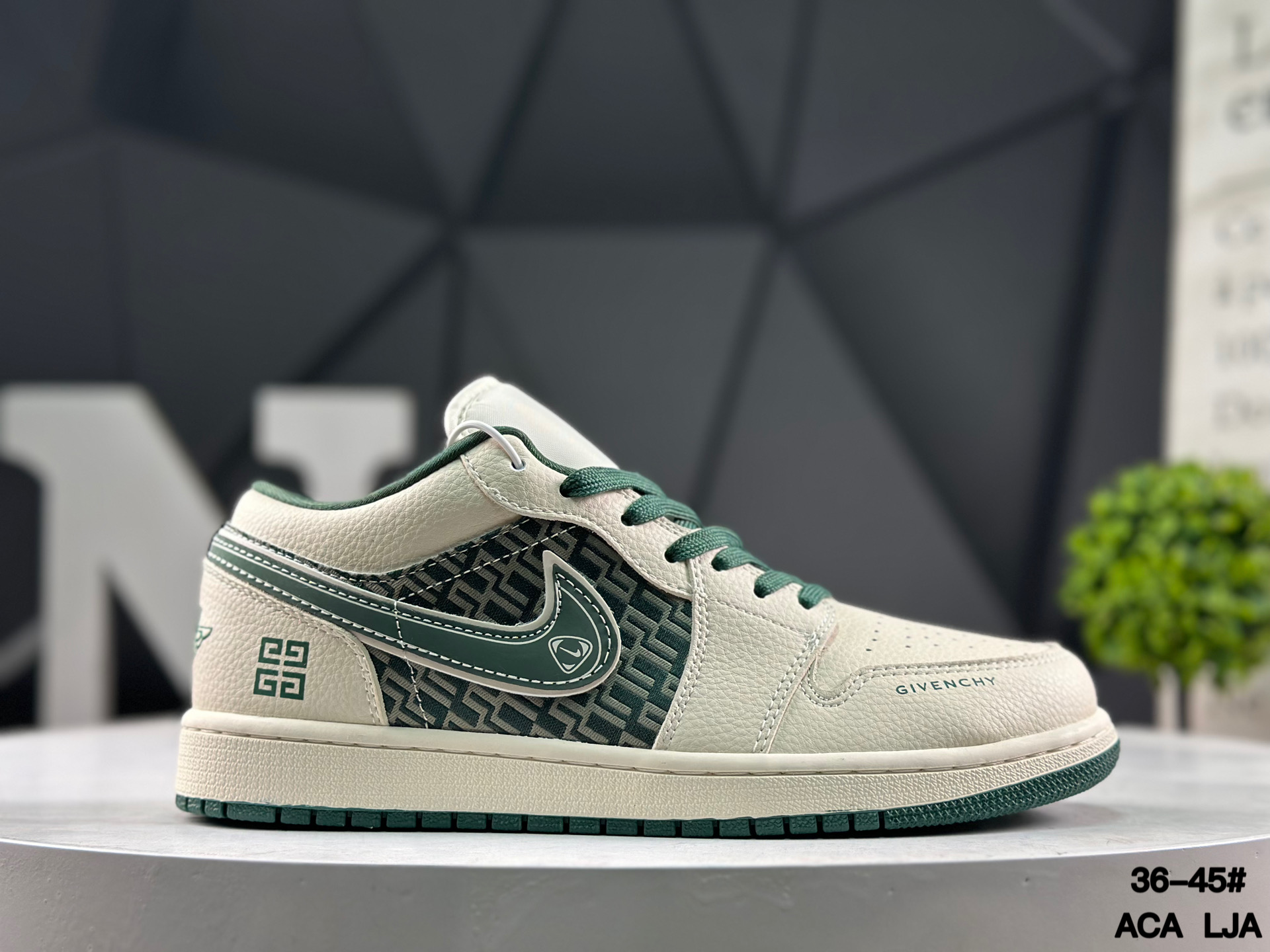 Nike Air Jordan 1 Low LL8888-006 Sneakers