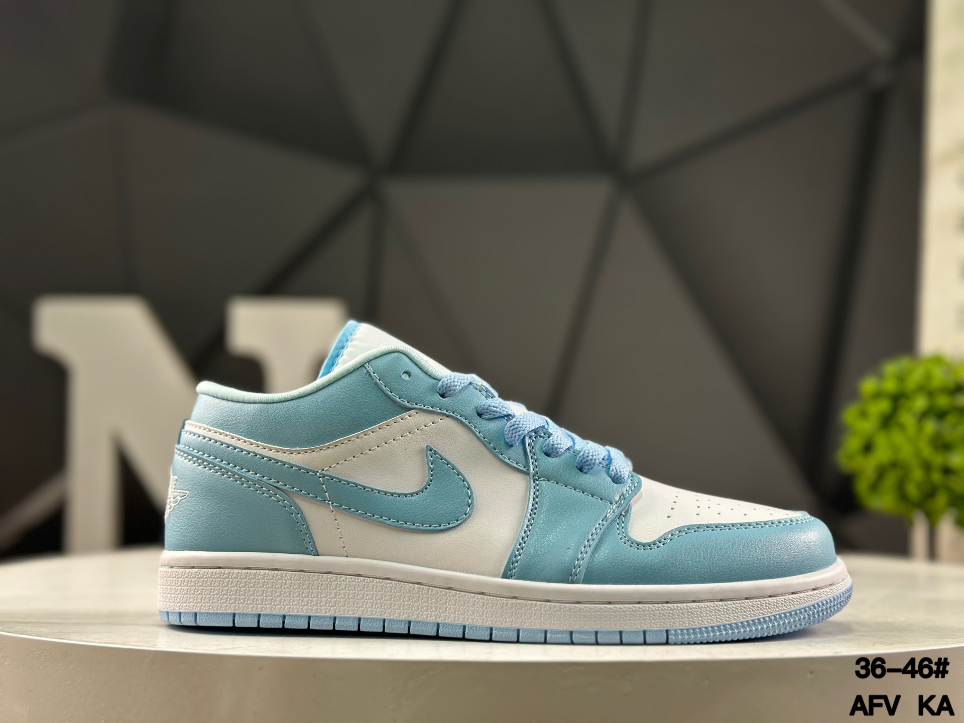 Nike Air Jordan 1 Low DC0774-141 Sneakers