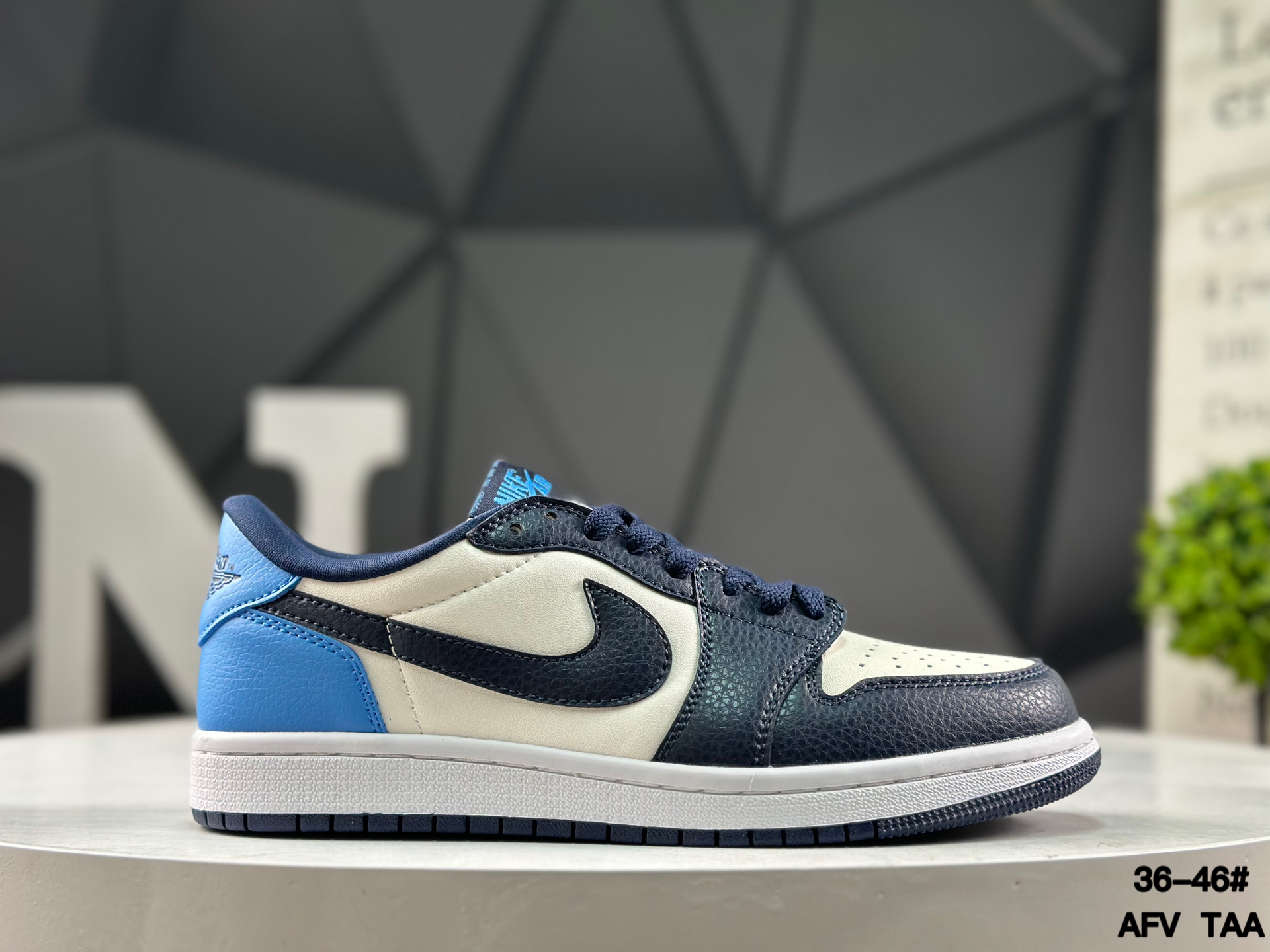 Nike Air Jordan 1 Low CZ0790-400 Sneakers