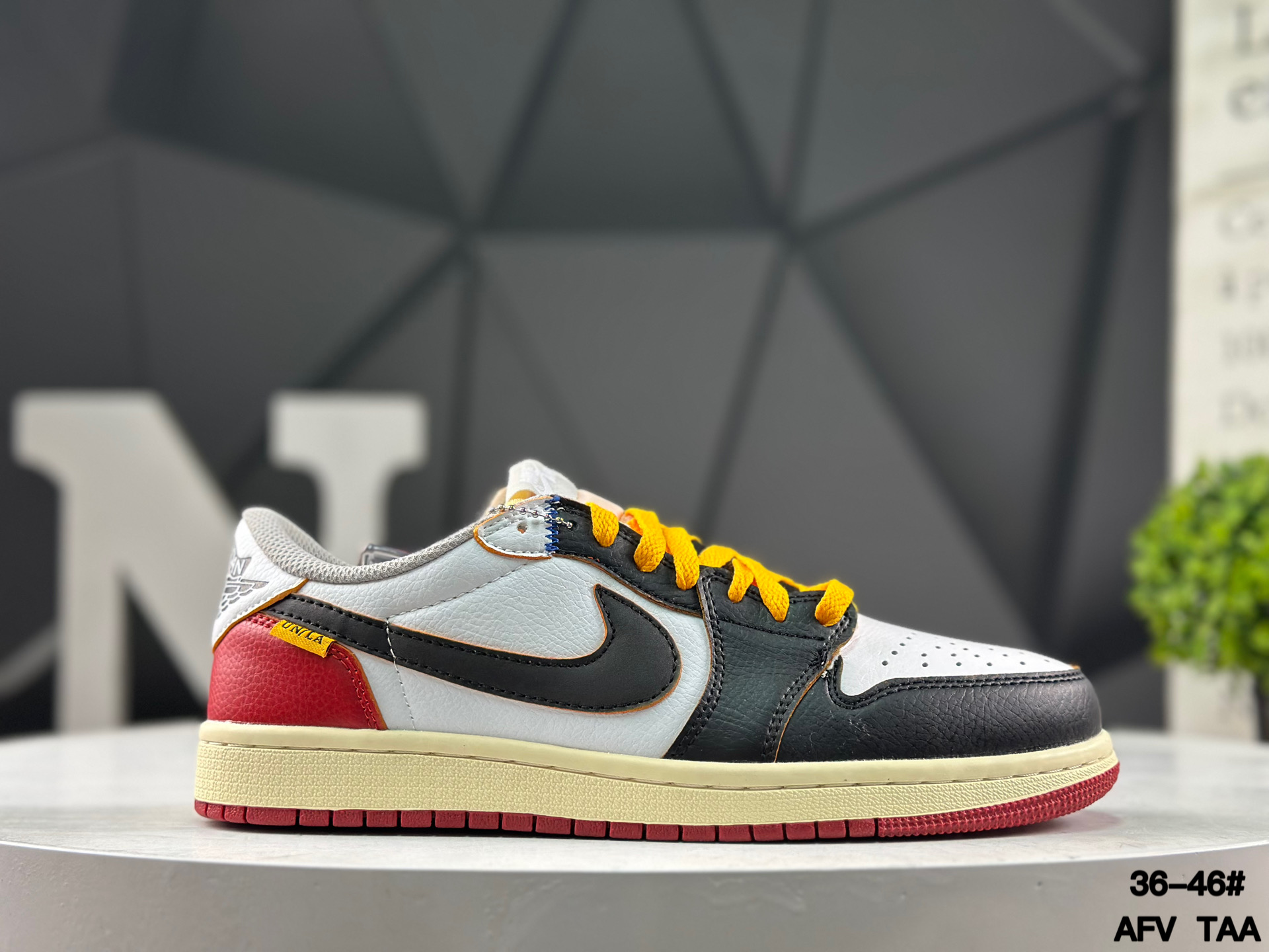 Nike Air Jordan 1 Low BV9686-106 Sneakers