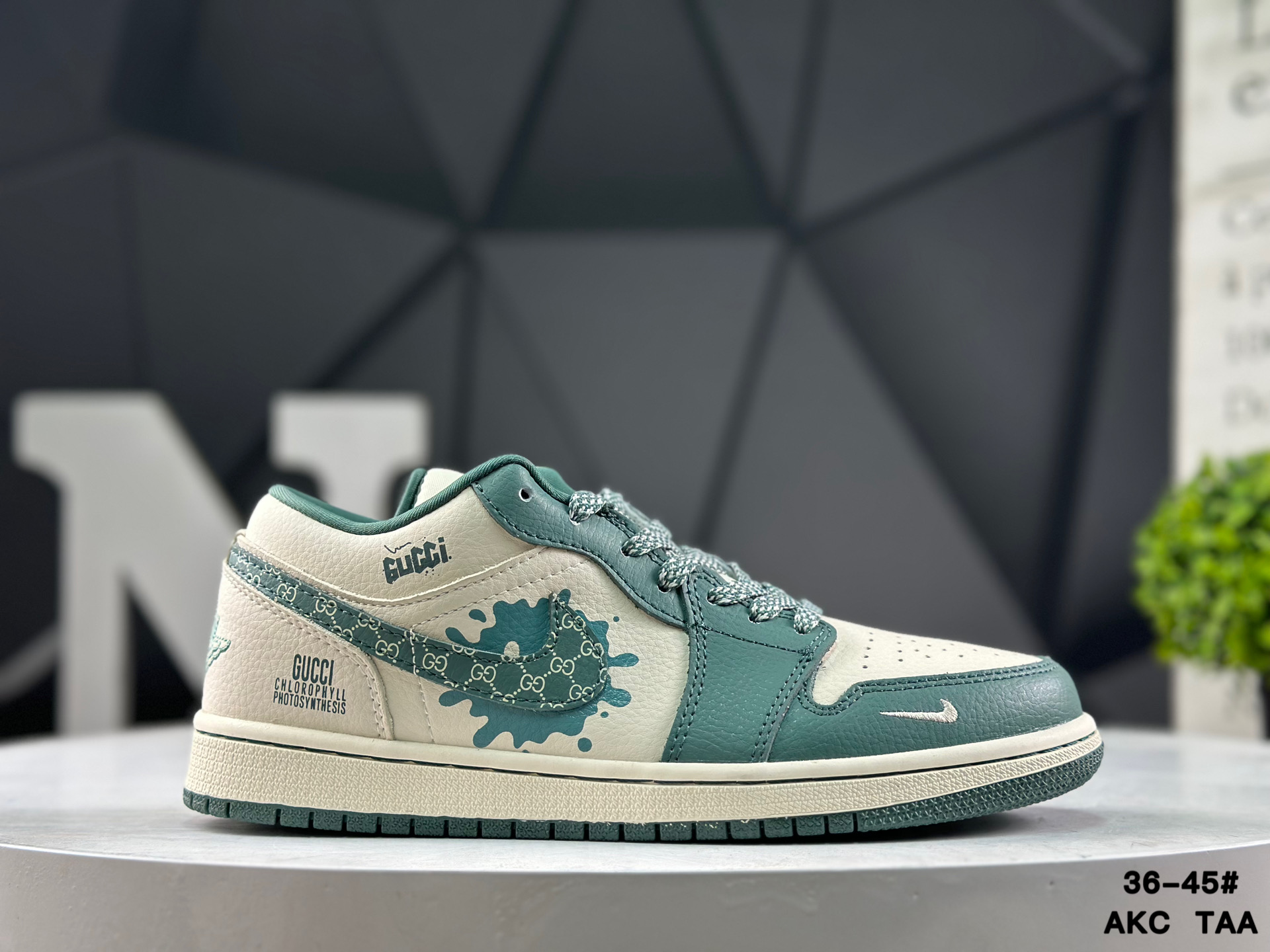 Nike Air Jordan 1 Low QD1988-004 Sneakers