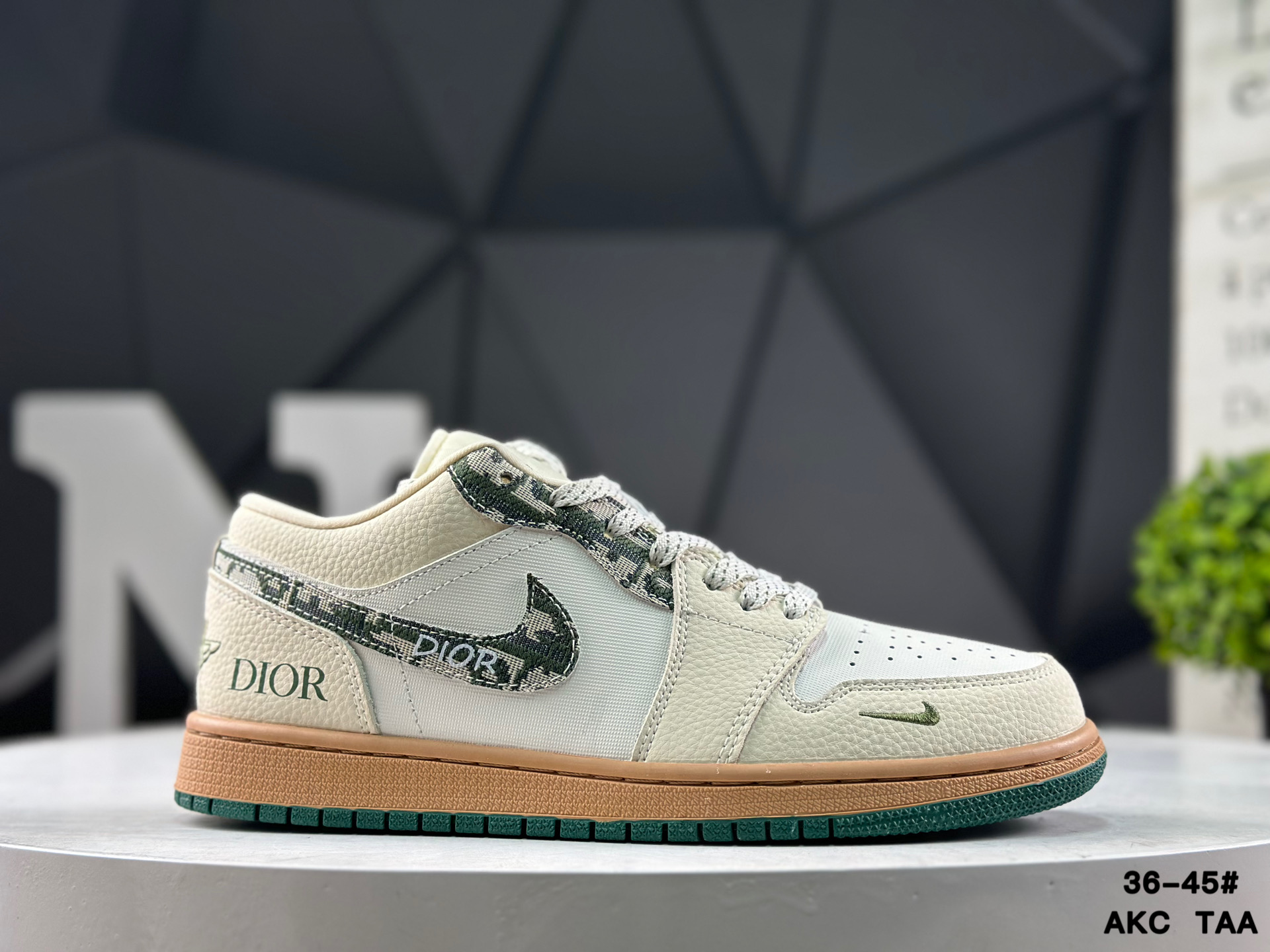 Nike Air Jordan 1 Low LR8888-013 Sneakers