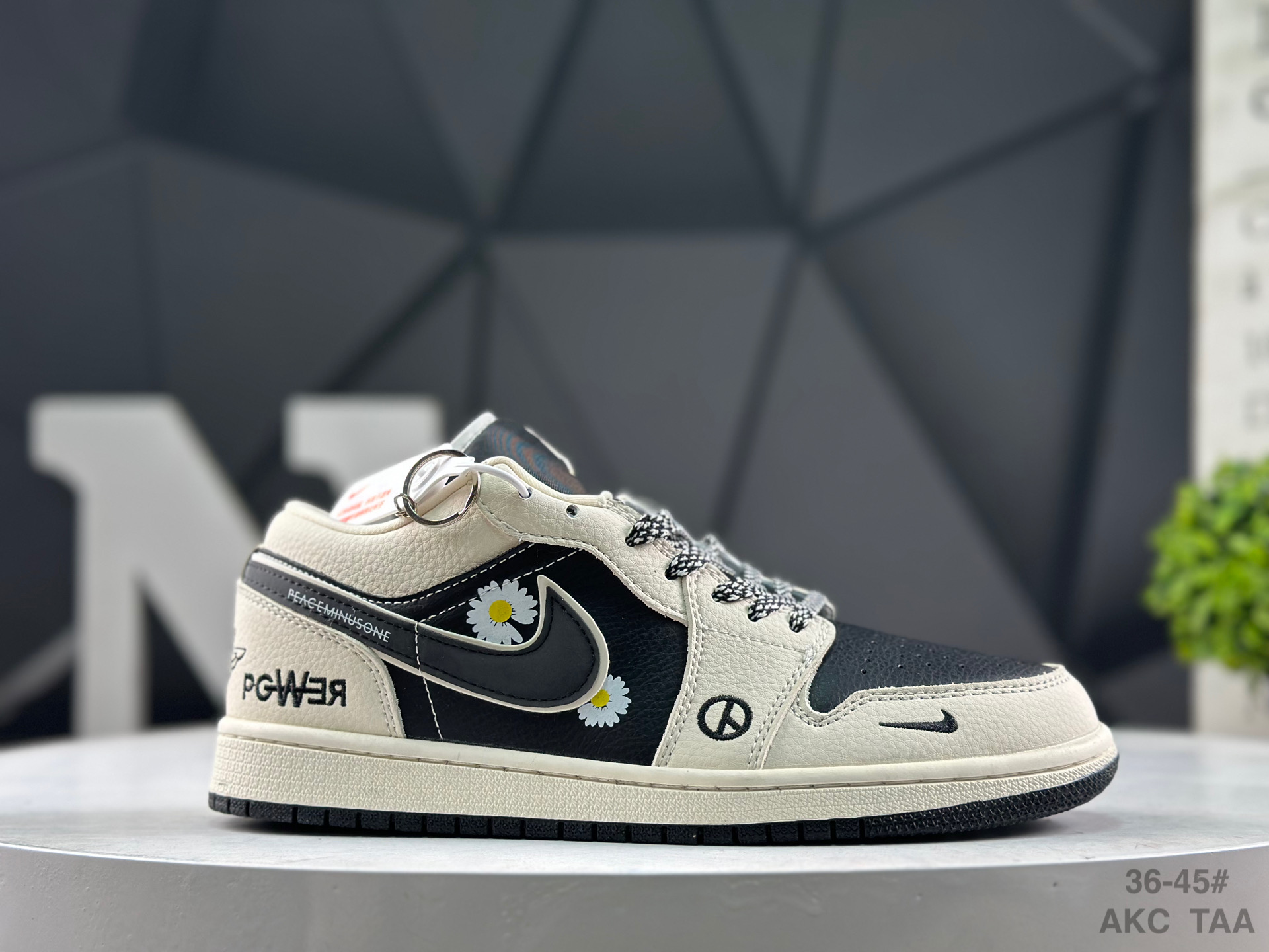 Nike Air Jordan 1 Low LJ2025-002 Sneakers