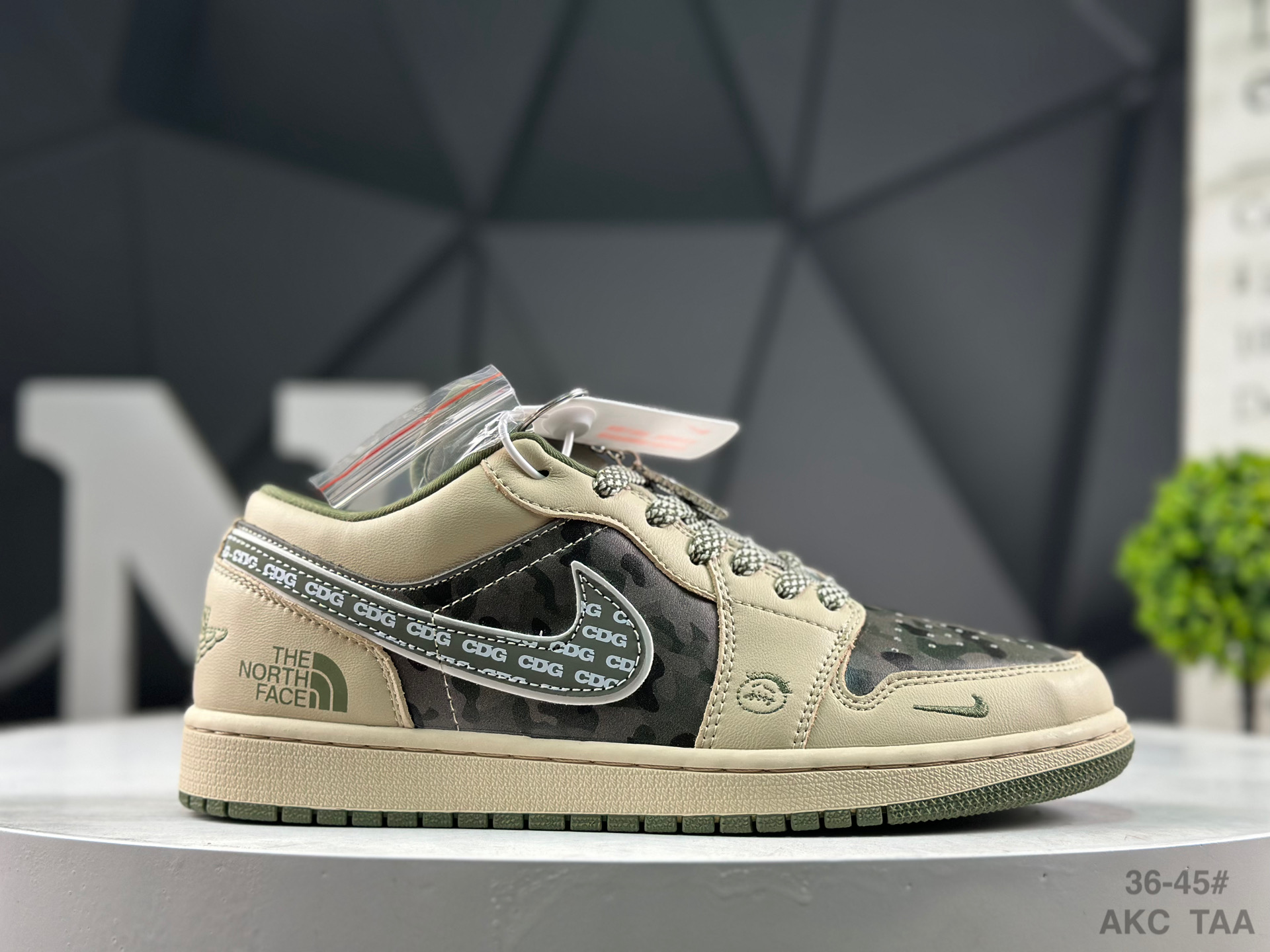 Nike Air Jordan 1 Low QL1988-001 Sneakers