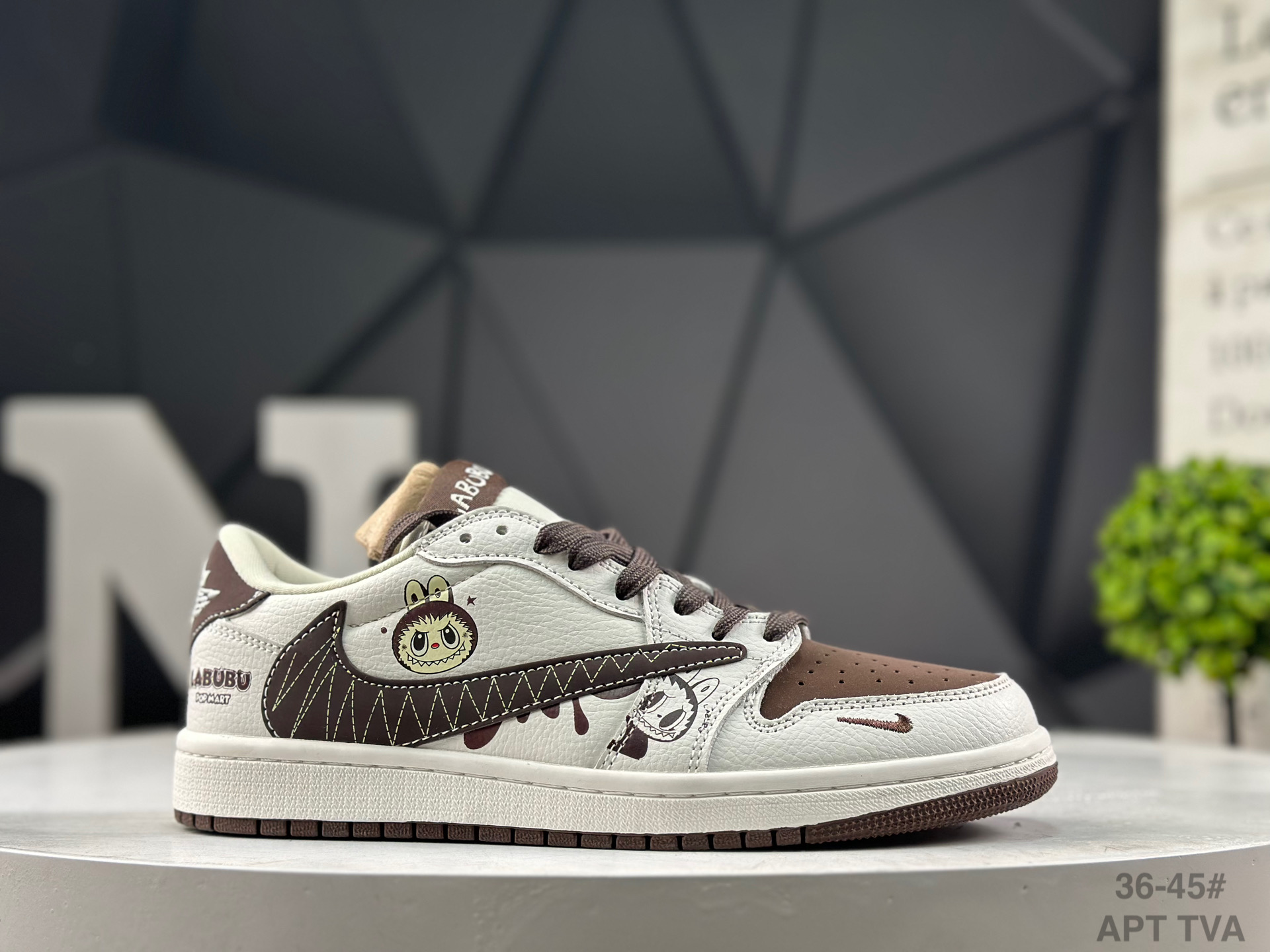 Nike Air Jordan 1 Low x Travis Scott DZ5899-042 Sneakers