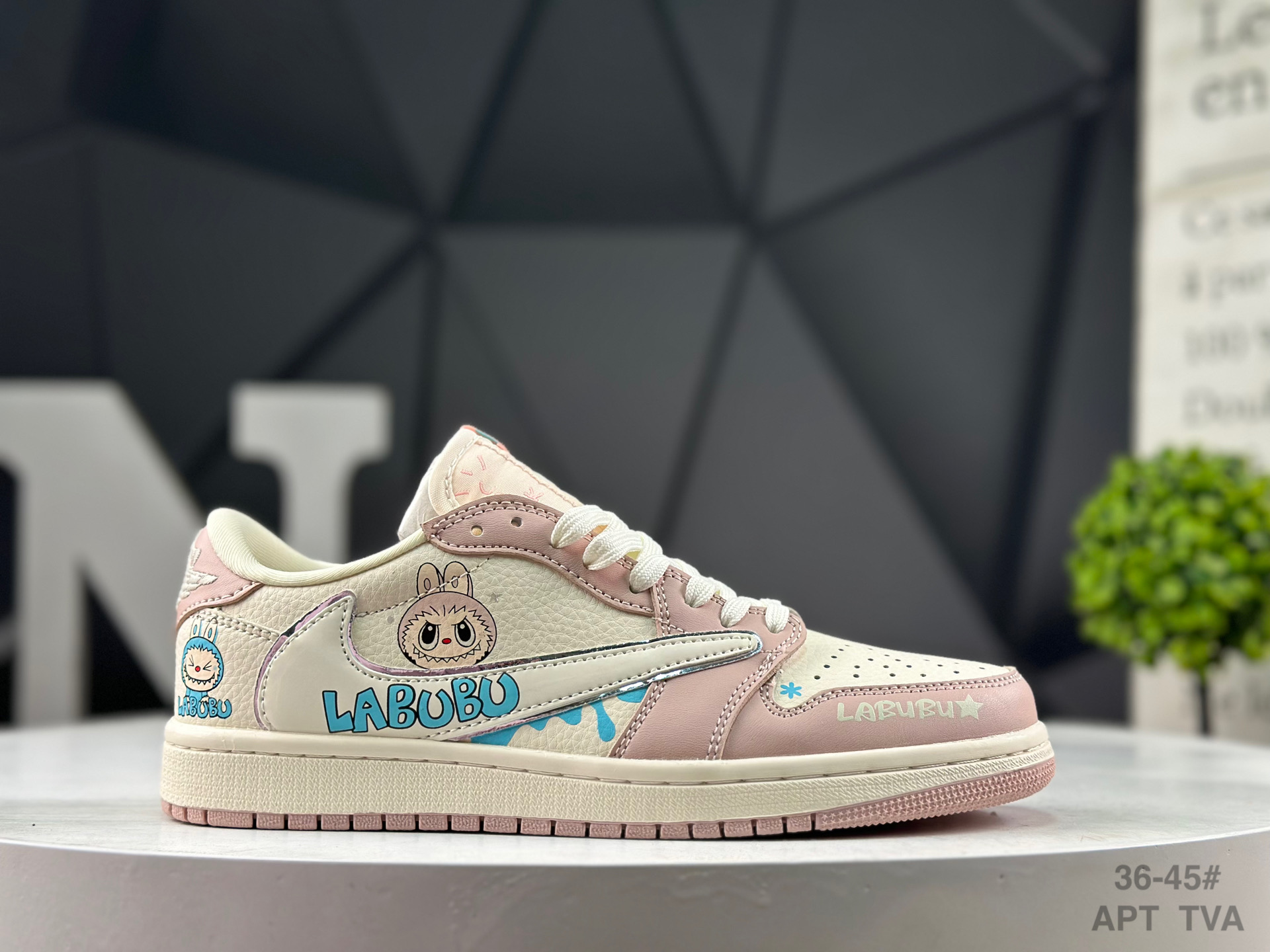 Nike Air Jordan 1 Low x Travis Scott DZ5899-014 Sneakers